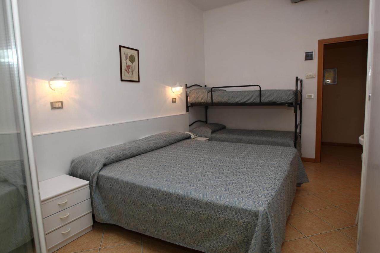 Hotel Athena B&B Gabicce Mare Bagian luar foto