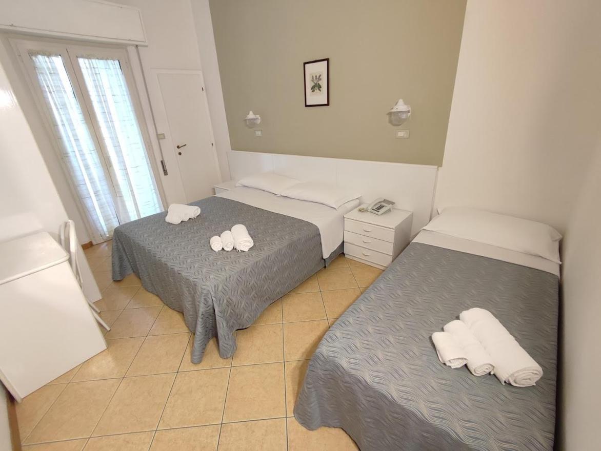 Hotel Athena B&B Gabicce Mare Bagian luar foto