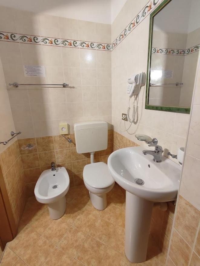 Hotel Athena B&B Gabicce Mare Bagian luar foto