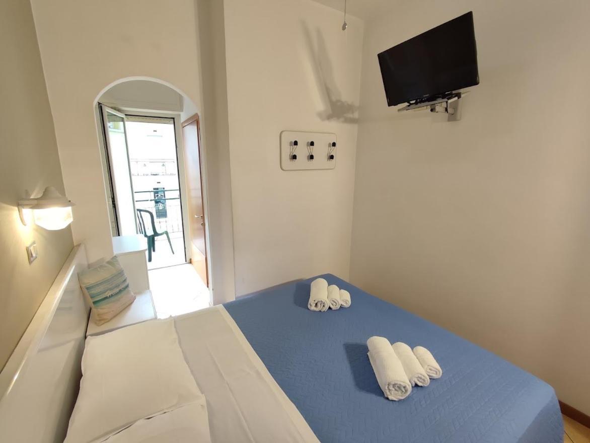 Hotel Athena B&B Gabicce Mare Bagian luar foto