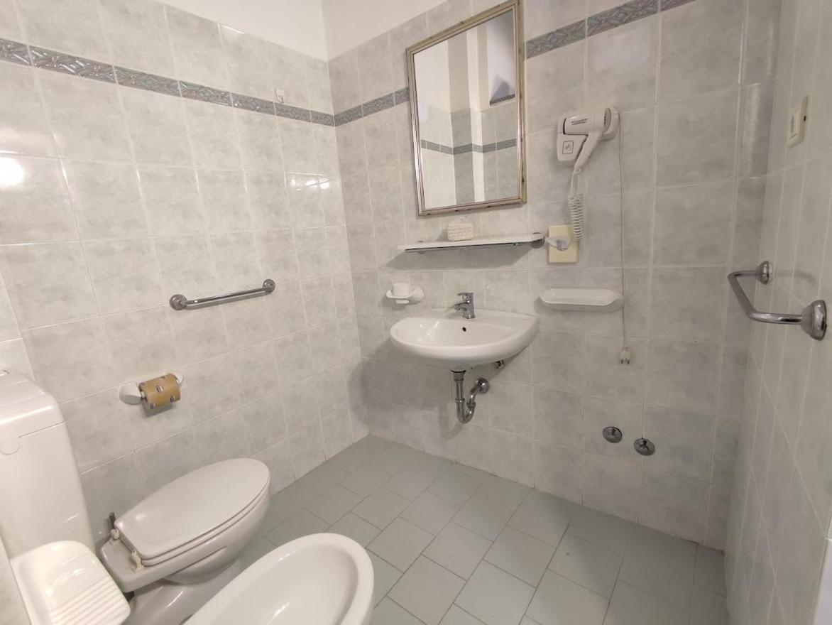 Hotel Athena B&B Gabicce Mare Bagian luar foto