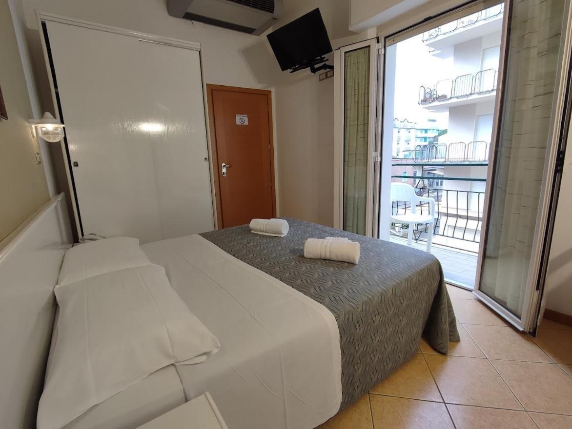 Hotel Athena B&B Gabicce Mare Bagian luar foto