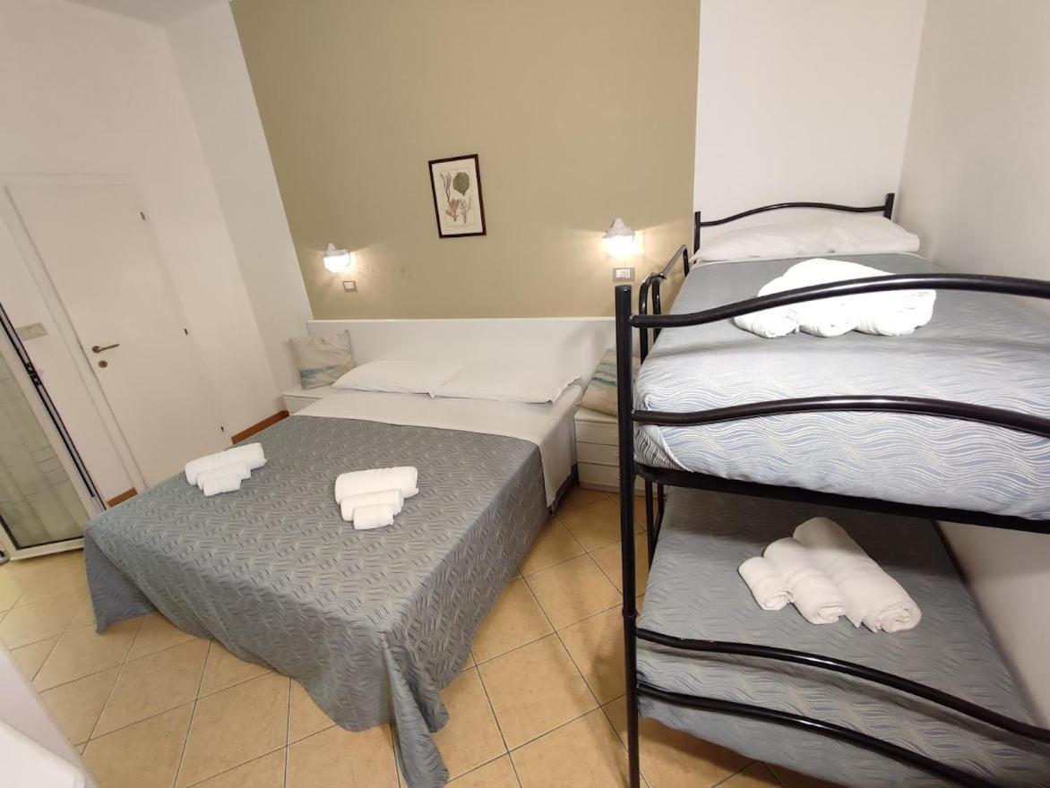Hotel Athena B&B Gabicce Mare Bagian luar foto