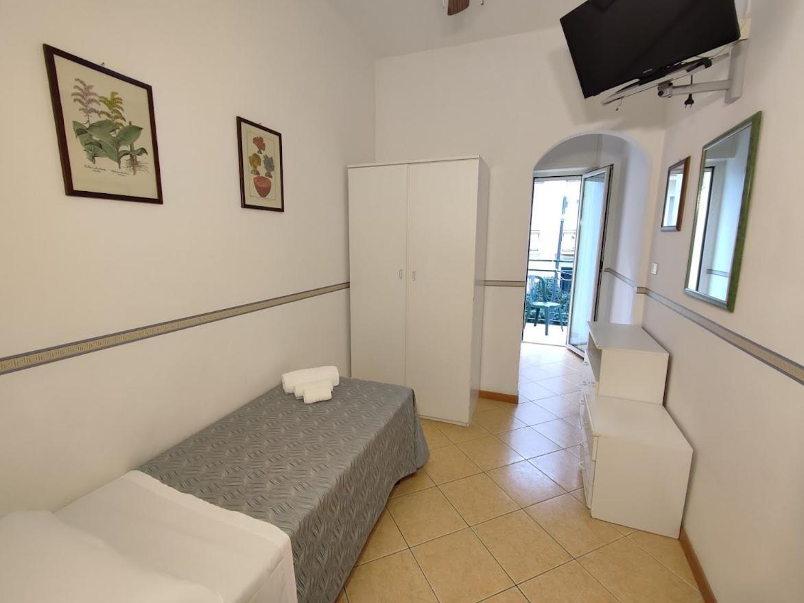 Hotel Athena B&B Gabicce Mare Bagian luar foto