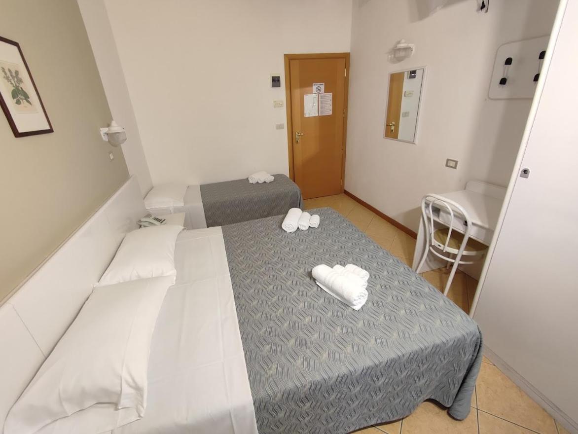 Hotel Athena B&B Gabicce Mare Bagian luar foto
