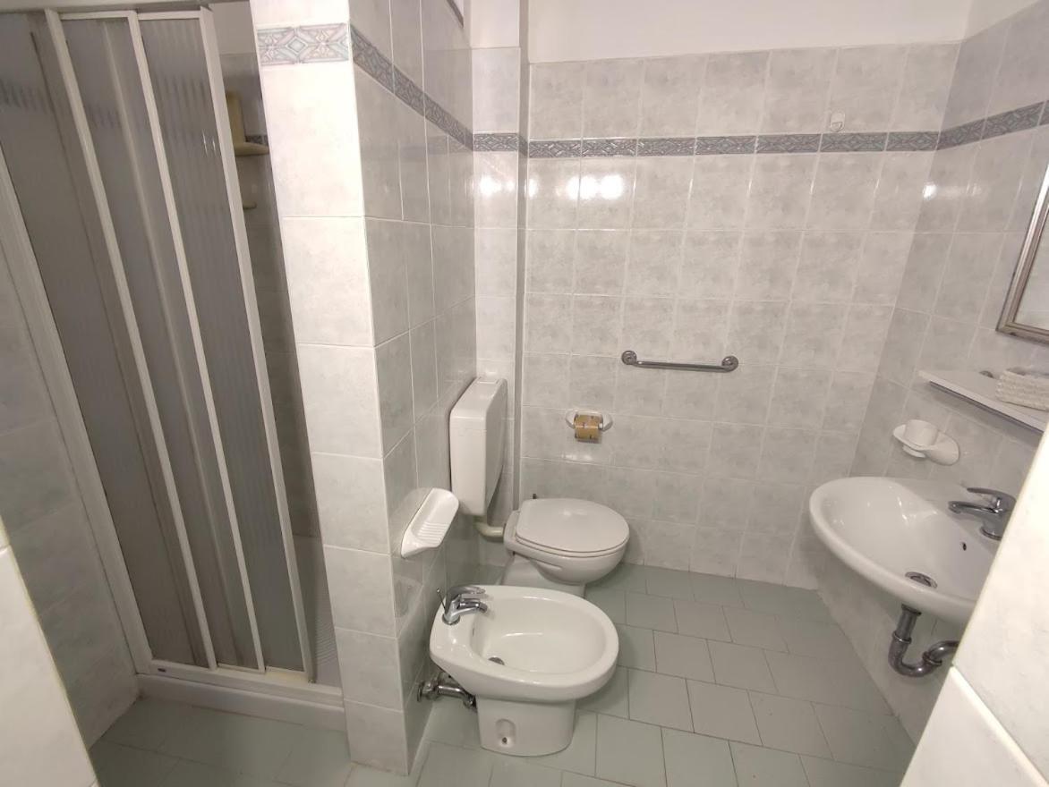 Hotel Athena B&B Gabicce Mare Bagian luar foto