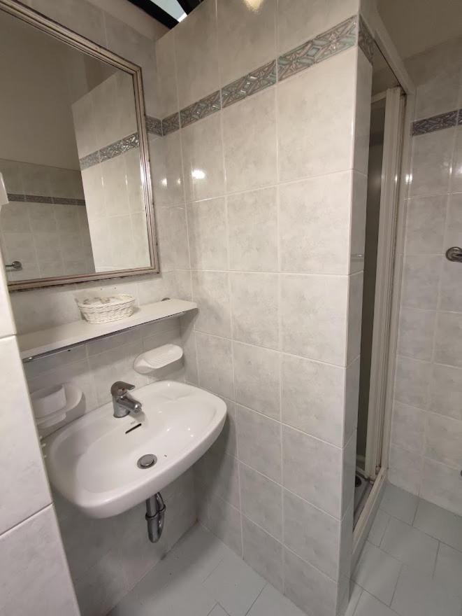 Hotel Athena B&B Gabicce Mare Bagian luar foto