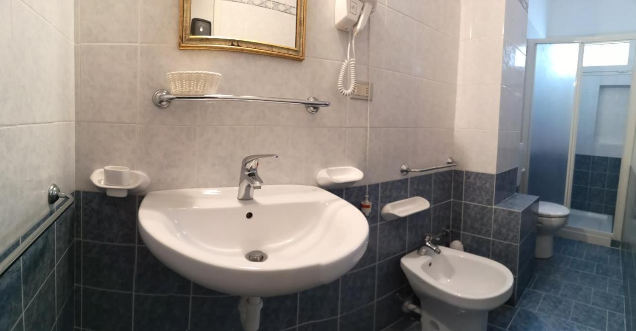 Hotel Athena B&B Gabicce Mare Bagian luar foto